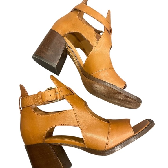 M. Gemi Arianna tan Block Heel Sandals - Picture 7 of 9